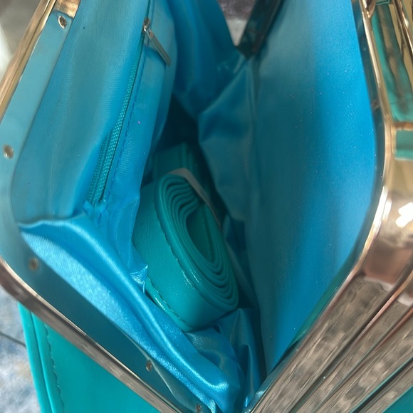 TURQUOISE WITH GOLD TRIM FITTED HANDBAG IS ALSO A CROSSBODY PURSE. - Picture 6 of 16